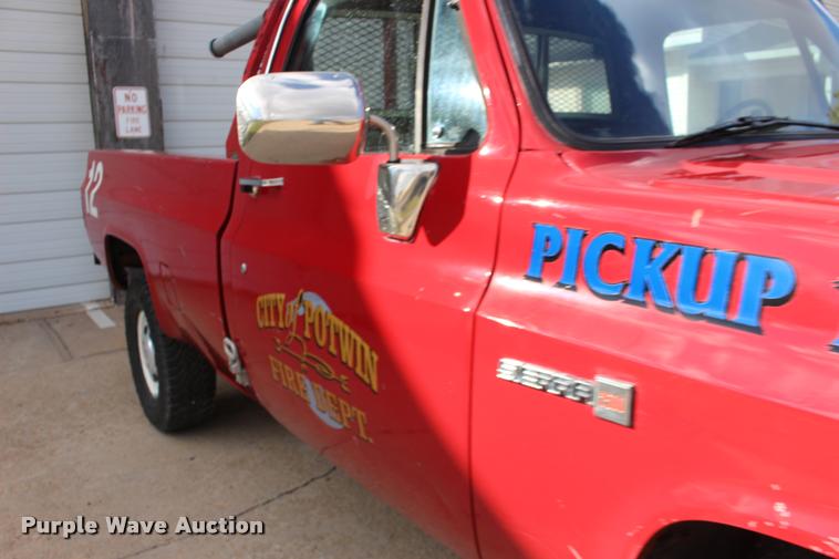 image for item DA4282 1986 GMC Sierra 2500 pickup truck