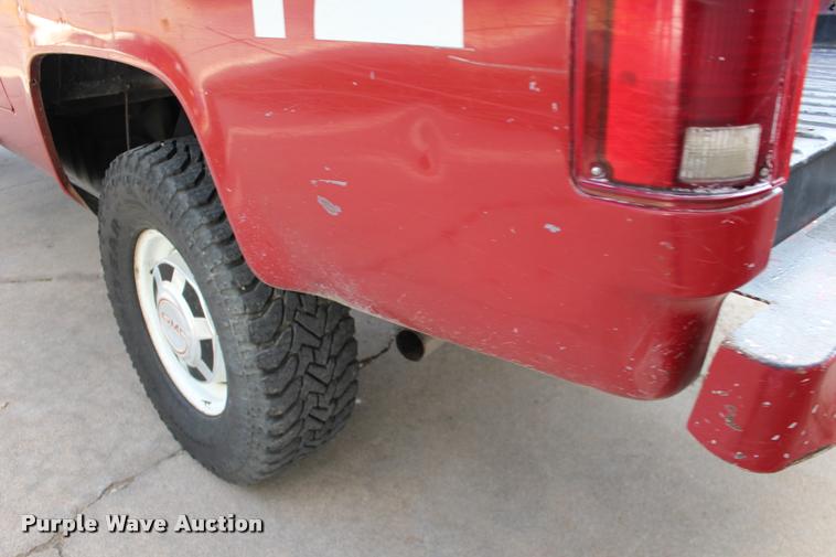 image for item DA4282 1986 GMC Sierra 2500 pickup truck