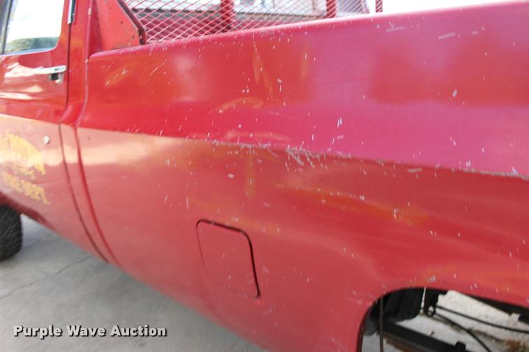 image for item DA4282 1986 GMC Sierra 2500 pickup truck