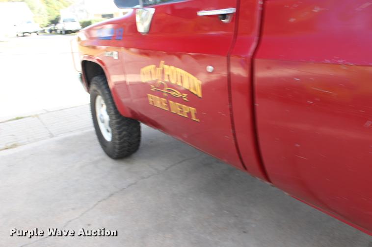 image for item DA4282 1986 GMC Sierra 2500 pickup truck