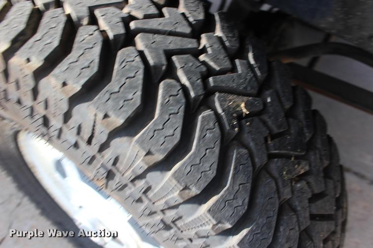 image for item DA4282 1986 GMC Sierra 2500 pickup truck