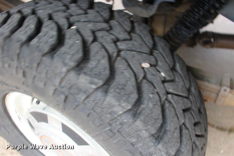 image for item DA4282 1986 GMC Sierra 2500 pickup truck