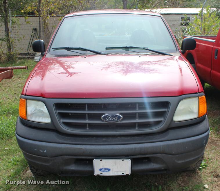 image for item DA4283 2004 Ford F150 XL pickup truck