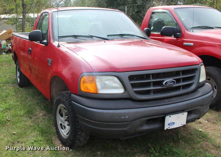 image for item DA4283 2004 Ford F150 XL pickup truck
