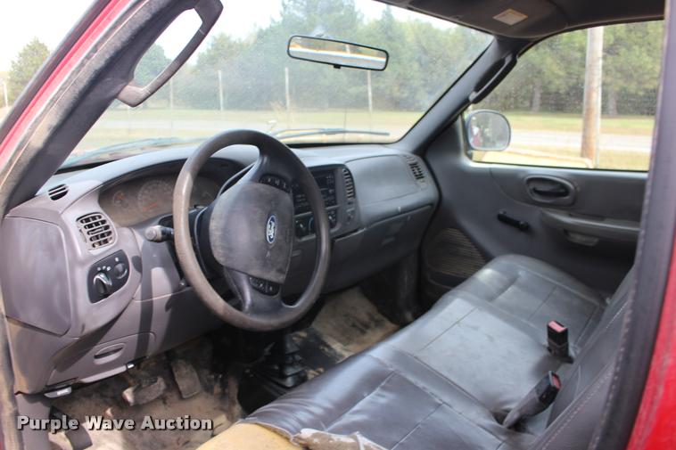 image for item DA4283 2004 Ford F150 XL pickup truck