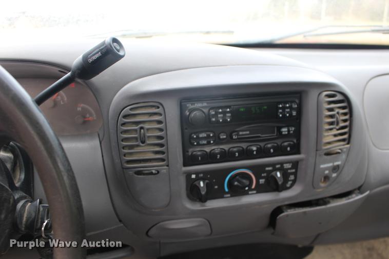 image for item DA4283 2004 Ford F150 XL pickup truck