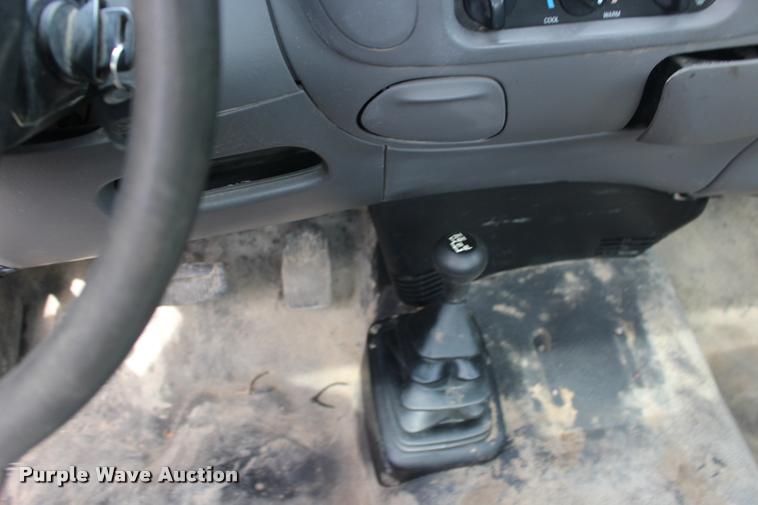 image for item DA4283 2004 Ford F150 XL pickup truck