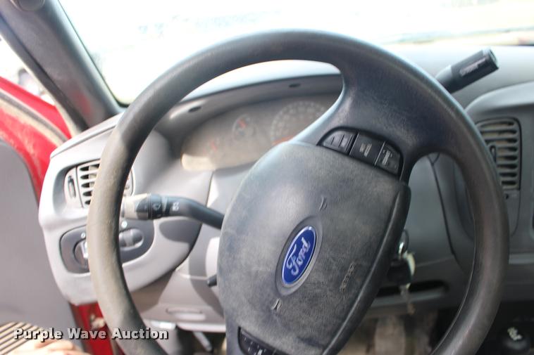 image for item DA4283 2004 Ford F150 XL pickup truck