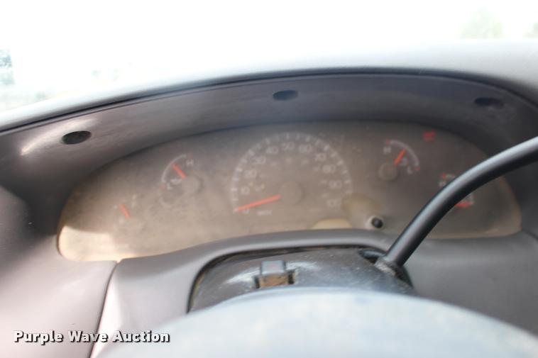 image for item DA4283 2004 Ford F150 XL pickup truck