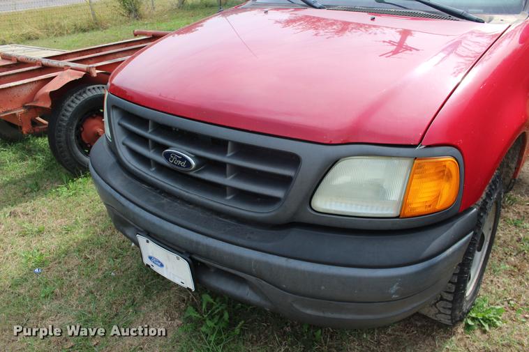 image for item DA4283 2004 Ford F150 XL pickup truck