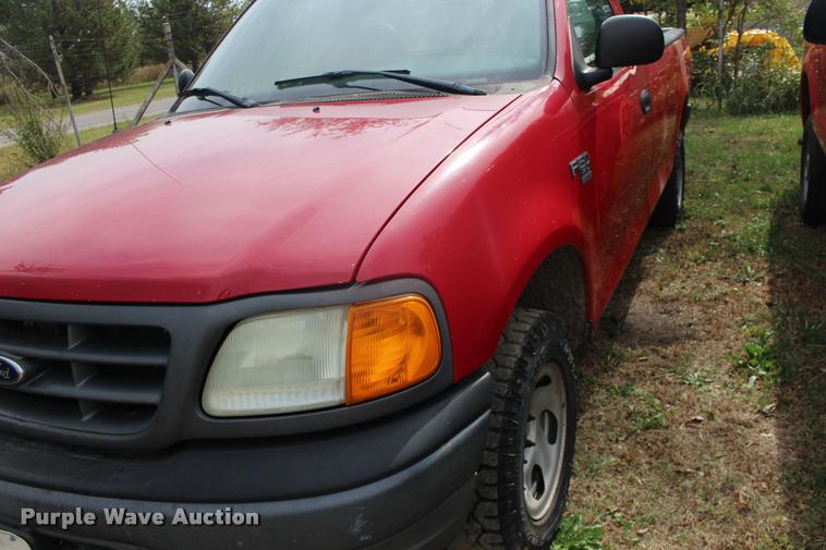 image for item DA4283 2004 Ford F150 XL pickup truck