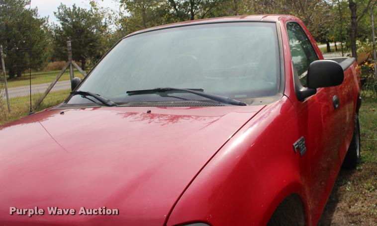 image for item DA4283 2004 Ford F150 XL pickup truck