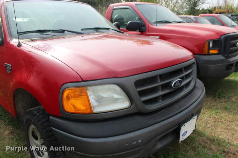 image for item DA4283 2004 Ford F150 XL pickup truck