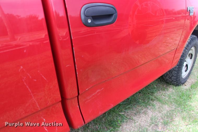 image for item DA4283 2004 Ford F150 XL pickup truck