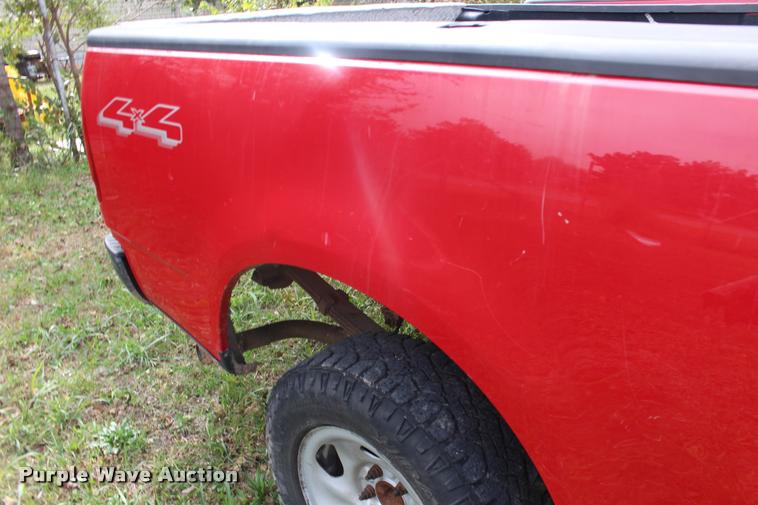 image for item DA4283 2004 Ford F150 XL pickup truck