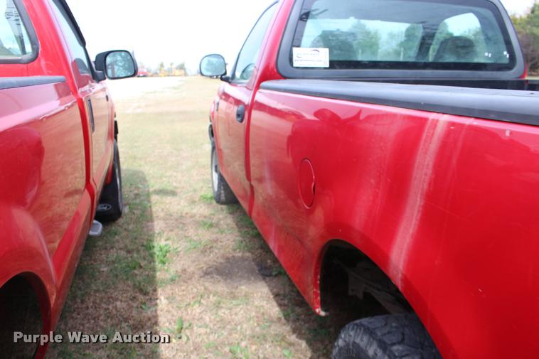 image for item DA4283 2004 Ford F150 XL pickup truck