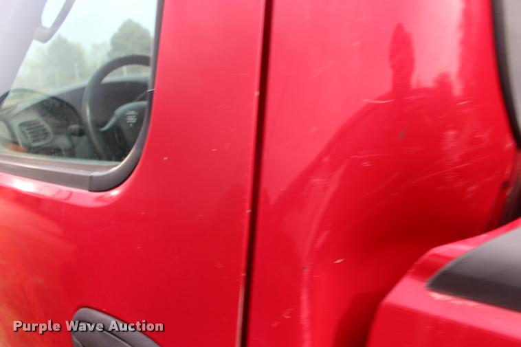 image for item DA4283 2004 Ford F150 XL pickup truck