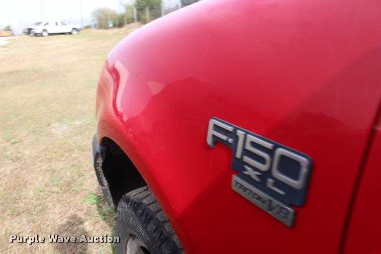 image for item DA4283 2004 Ford F150 XL pickup truck