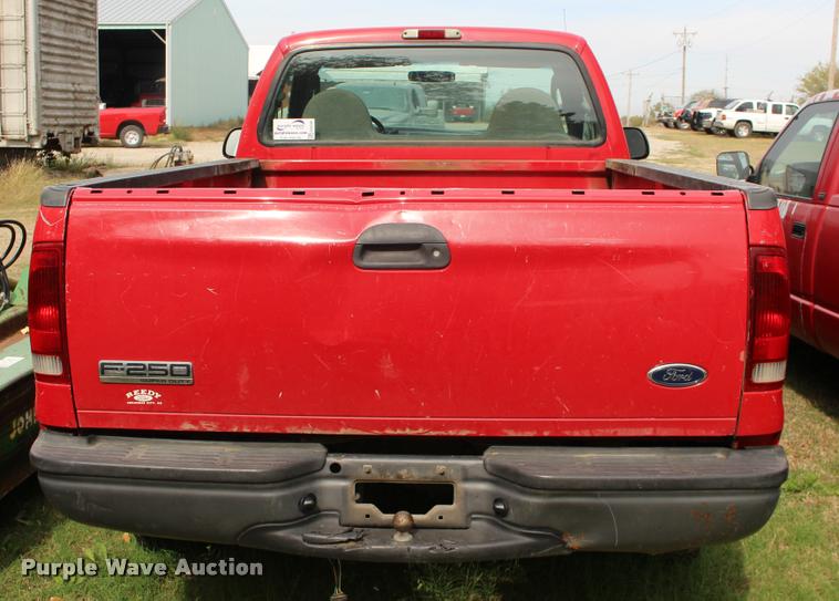 image for item DA4286 2003 Ford F250 Super Duty XL pickup truck