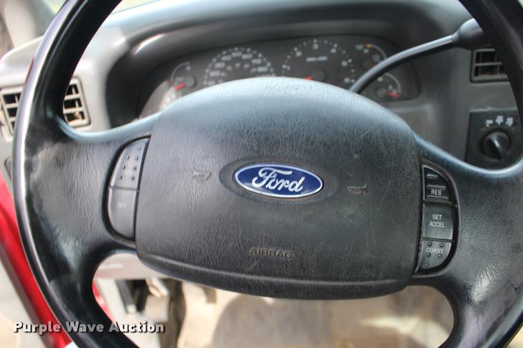 image for item DA4286 2003 Ford F250 Super Duty XL pickup truck