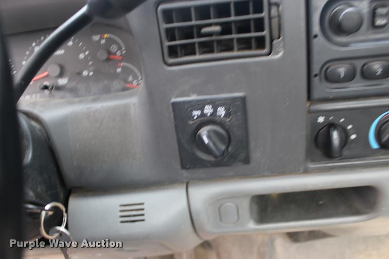 image for item DA4286 2003 Ford F250 Super Duty XL pickup truck