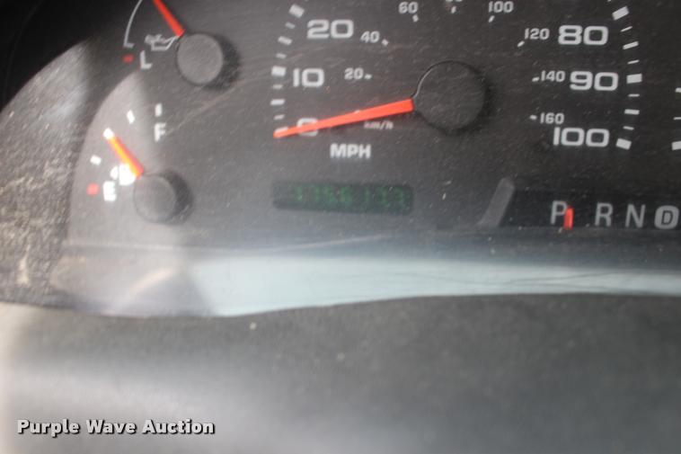 image for item DA4286 2003 Ford F250 Super Duty XL pickup truck