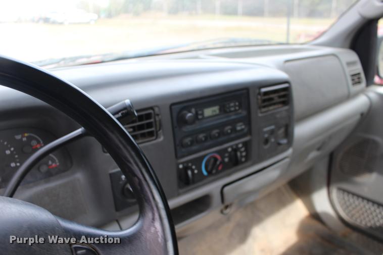 image for item DA4286 2003 Ford F250 Super Duty XL pickup truck