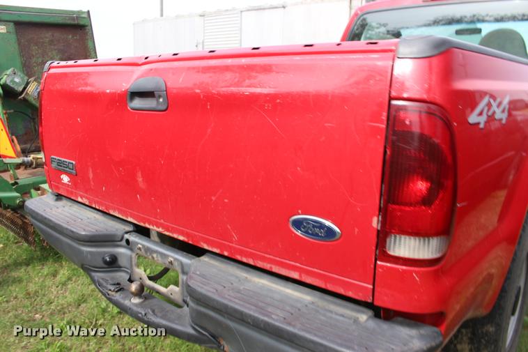 image for item DA4286 2003 Ford F250 Super Duty XL pickup truck