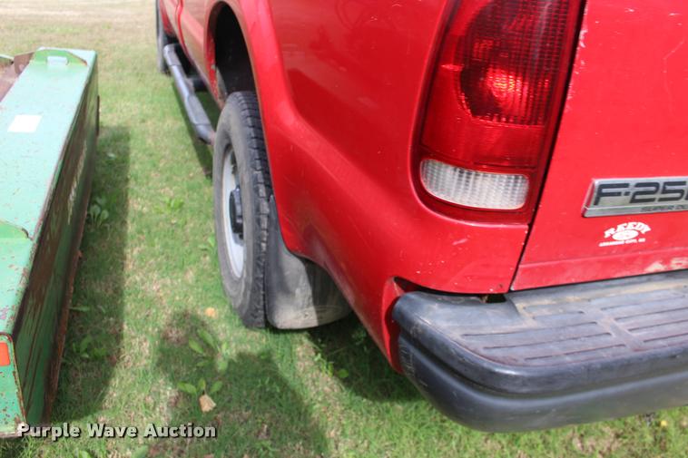 image for item DA4286 2003 Ford F250 Super Duty XL pickup truck