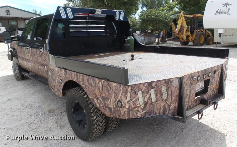 image for item DA4655 2003 Chevrolet Silverado 3500 Crew Cab flatbed pickup truck