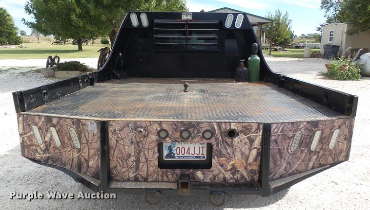 image for item DA4655 2003 Chevrolet Silverado 3500 Crew Cab flatbed pickup truck