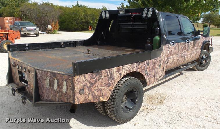 image for item DA4655 2003 Chevrolet Silverado 3500 Crew Cab flatbed pickup truck