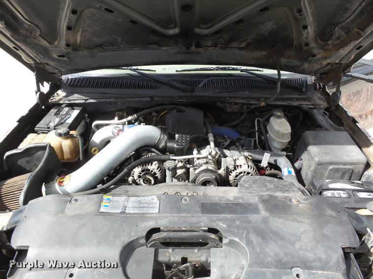 image for item DA4655 2003 Chevrolet Silverado 3500 Crew Cab flatbed pickup truck