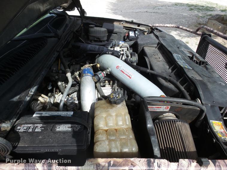 image for item DA4655 2003 Chevrolet Silverado 3500 Crew Cab flatbed pickup truck