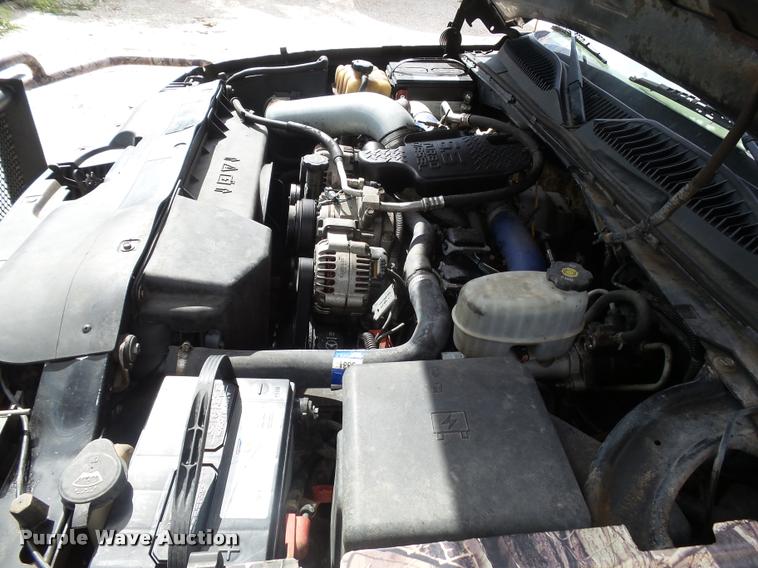 image for item DA4655 2003 Chevrolet Silverado 3500 Crew Cab flatbed pickup truck