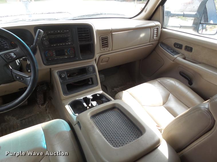 image for item DA4655 2003 Chevrolet Silverado 3500 Crew Cab flatbed pickup truck