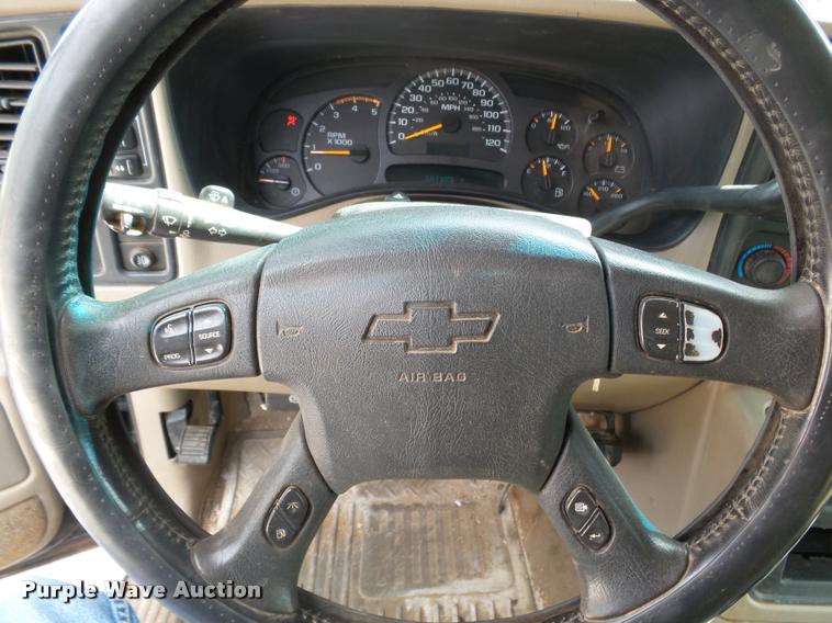 image for item DA4655 2003 Chevrolet Silverado 3500 Crew Cab flatbed pickup truck