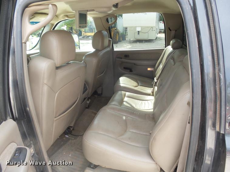 image for item DA4655 2003 Chevrolet Silverado 3500 Crew Cab flatbed pickup truck