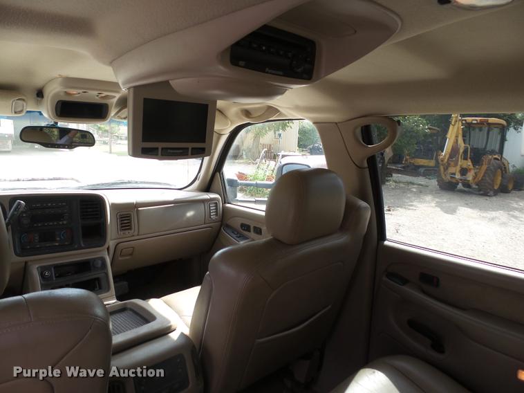 image for item DA4655 2003 Chevrolet Silverado 3500 Crew Cab flatbed pickup truck