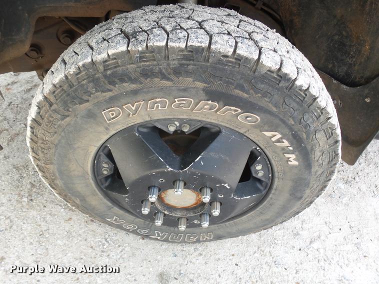 image for item DA4655 2003 Chevrolet Silverado 3500 Crew Cab flatbed pickup truck