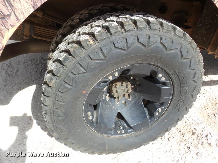 image for item DA4655 2003 Chevrolet Silverado 3500 Crew Cab flatbed pickup truck