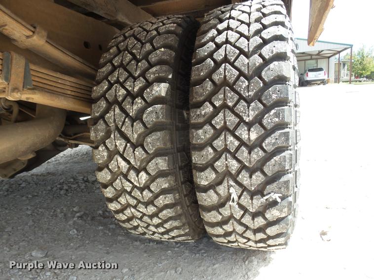 image for item DA4655 2003 Chevrolet Silverado 3500 Crew Cab flatbed pickup truck