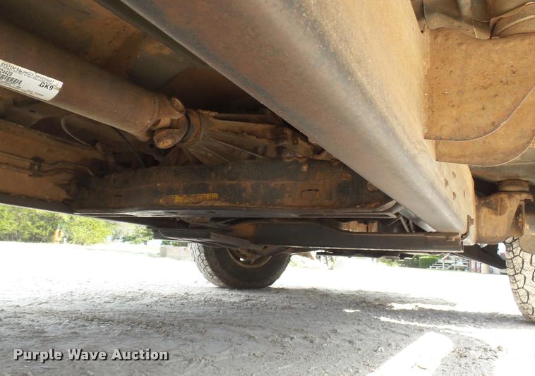 image for item DA4655 2003 Chevrolet Silverado 3500 Crew Cab flatbed pickup truck