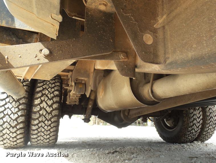 image for item DA4655 2003 Chevrolet Silverado 3500 Crew Cab flatbed pickup truck