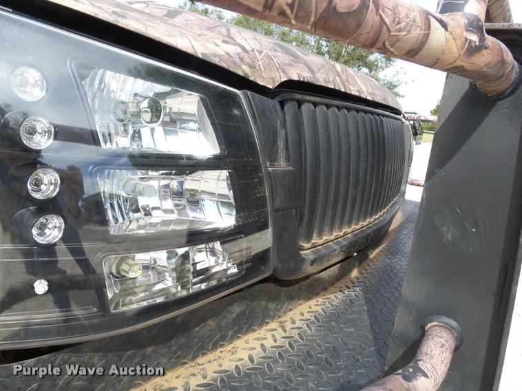 image for item DA4655 2003 Chevrolet Silverado 3500 Crew Cab flatbed pickup truck