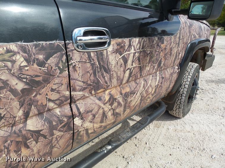 image for item DA4655 2003 Chevrolet Silverado 3500 Crew Cab flatbed pickup truck