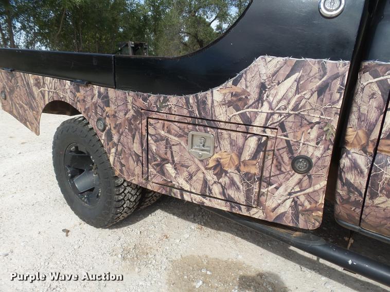 image for item DA4655 2003 Chevrolet Silverado 3500 Crew Cab flatbed pickup truck