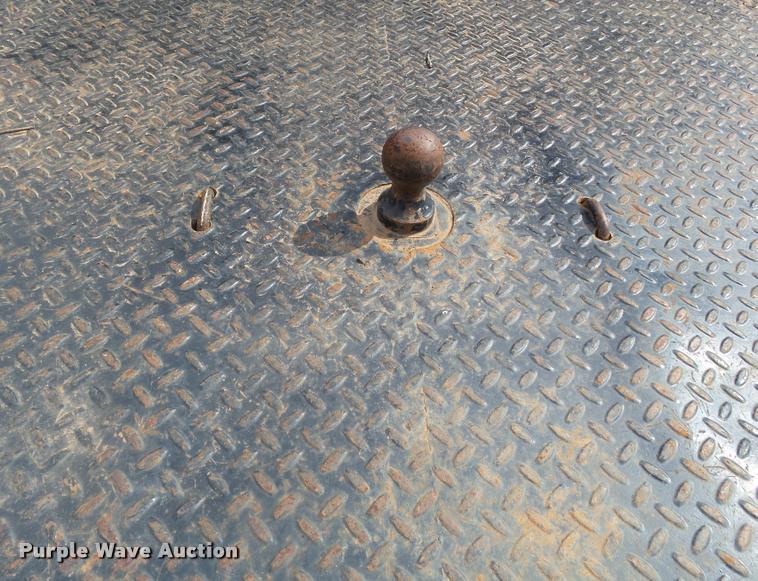 image for item DA4655 2003 Chevrolet Silverado 3500 Crew Cab flatbed pickup truck