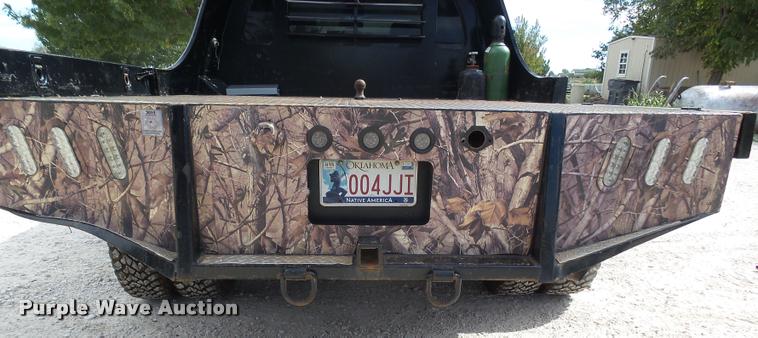 image for item DA4655 2003 Chevrolet Silverado 3500 Crew Cab flatbed pickup truck