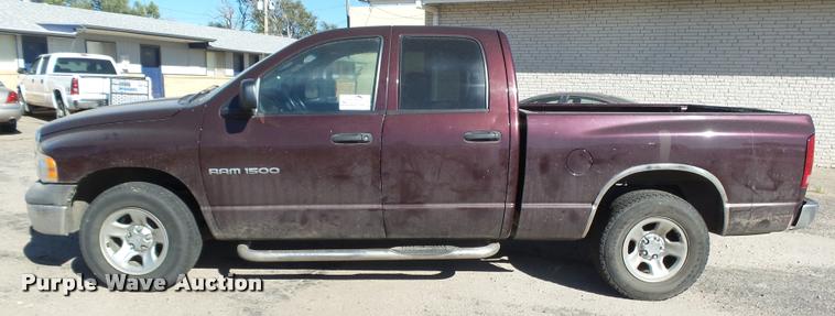 image for item DA4678 2004 Dodge Ram 1500 Quad Cab pickup truck